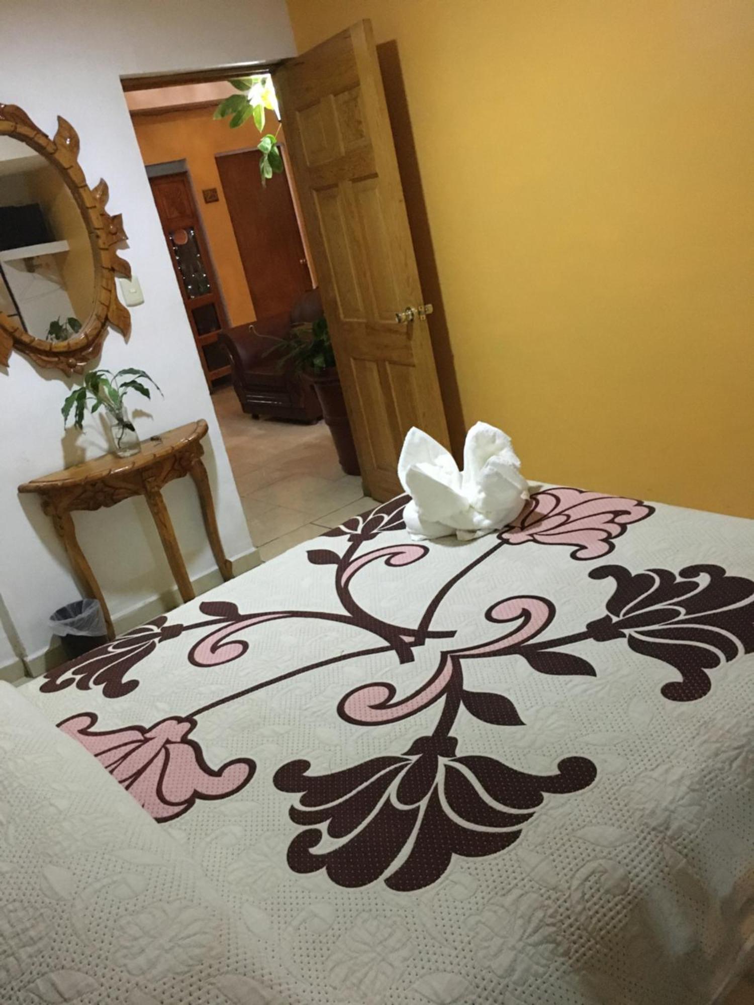 Hotel Posada Camelinas Patzcuaro Ngoại thất bức ảnh